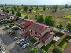 Casa Bi/Trifamiliare in Residenziale