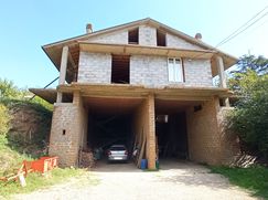 Casa Bi/Trifamiliare in Residenziale