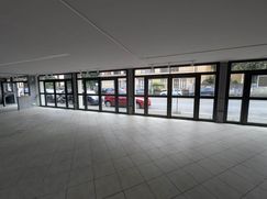 Negozio/Locale commerciale in Commerciale