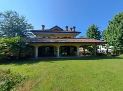 Casa Bi/Trifamiliare in Residenziale