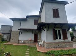 Casa Bi/Trifamiliare in Residenziale