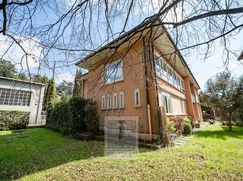 Casa Bi/Trifamiliare in Residenziale