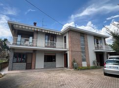 Casa Bi/Trifamiliare in Residenziale