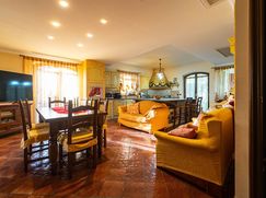 Casa Bi/Trifamiliare in Residenziale