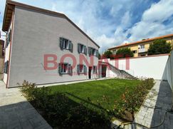 Casa Bi/Trifamiliare in Residenziale