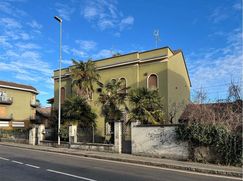 Casa Bi/Trifamiliare in Residenziale