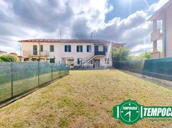 Casa Bi/Trifamiliare in Residenziale