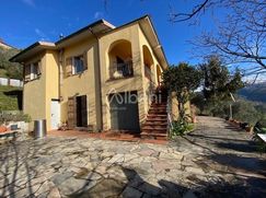 Casa Bi/Trifamiliare in Residenziale