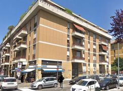 Negozio/Locale commerciale in Commerciale