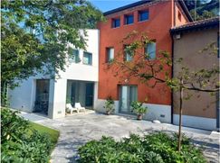 Casa Bi/Trifamiliare in Residenziale