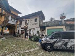 Casa Bi/Trifamiliare in Residenziale