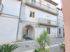 Casa Bi/Trifamiliare in Residenziale
