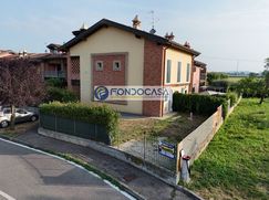 Casa Bi/Trifamiliare in Residenziale