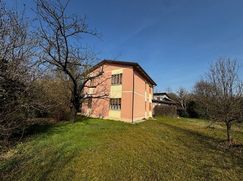 Casa Bi/Trifamiliare in Residenziale