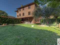 Casa Bi/Trifamiliare in Residenziale