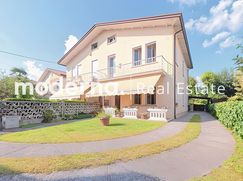 Casa Bi/Trifamiliare in Residenziale