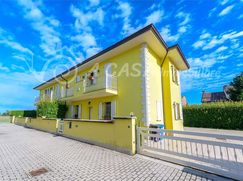 Casa Bi/Trifamiliare in Residenziale
