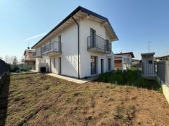 Casa Bi/Trifamiliare in Residenziale