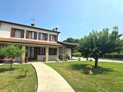 Casa Bi/Trifamiliare in Residenziale