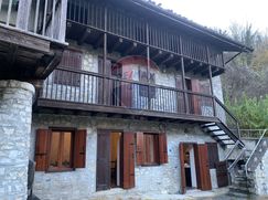 Casa Bi/Trifamiliare in Residenziale