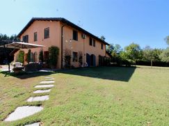 Casa Bi/Trifamiliare in Residenziale