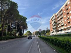 Attività/Licenza (con o senza mura) in Commerciale