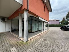 Negozio/Locale commerciale in Commerciale