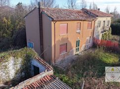 Casa Bi/Trifamiliare in Residenziale