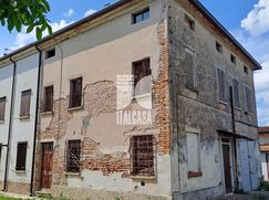 Casa Bi/Trifamiliare in Residenziale