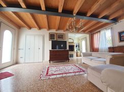 Casa Bi/Trifamiliare in Residenziale