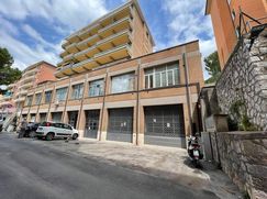 Negozio/Locale commerciale in Commerciale