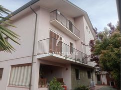 Casa Bi/Trifamiliare in Residenziale