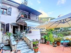 Casa Bi/Trifamiliare in Residenziale