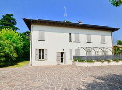 Casa Bi/Trifamiliare in Residenziale