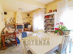Casa Bi/Trifamiliare in Residenziale