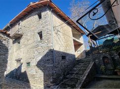 Casa Bi/Trifamiliare in Residenziale