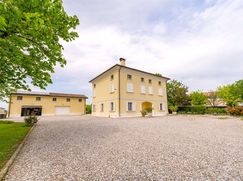 Casa Bi/Trifamiliare in Residenziale