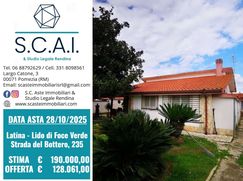 Casa Bi/Trifamiliare in Residenziale