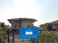 Casa Bi/Trifamiliare in Residenziale