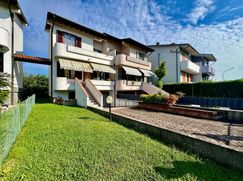Casa Bi/Trifamiliare in Residenziale