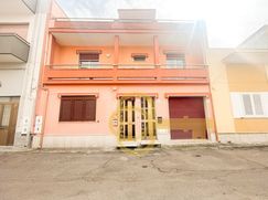 Casa Bi/Trifamiliare in Residenziale