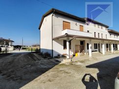 Casa Bi/Trifamiliare in Residenziale