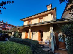 Casa Bi/Trifamiliare in Residenziale
