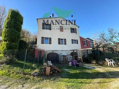 Casa Bi/Trifamiliare in Residenziale