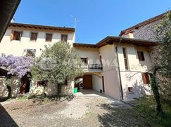 Casa Bi/Trifamiliare in Residenziale
