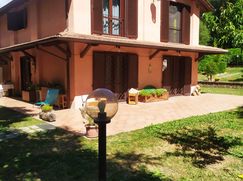 Casa Bi/Trifamiliare in Residenziale