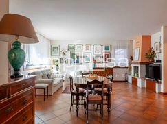 Casa Bi/Trifamiliare in Residenziale