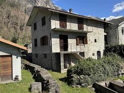 Casa Bi/Trifamiliare in Residenziale