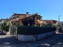 Casa Bi/Trifamiliare in Residenziale