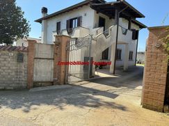 Casa Bi/Trifamiliare in Residenziale